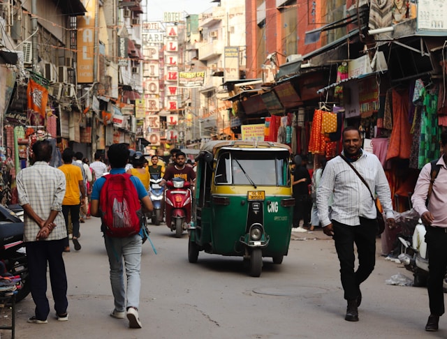 delhi city tuk tuk people