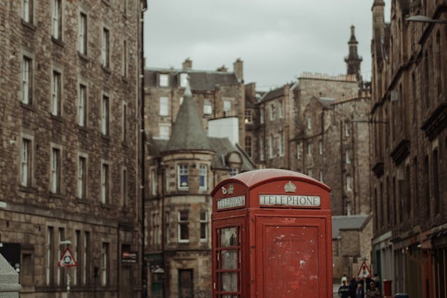 edinburgh scotland street phone cell