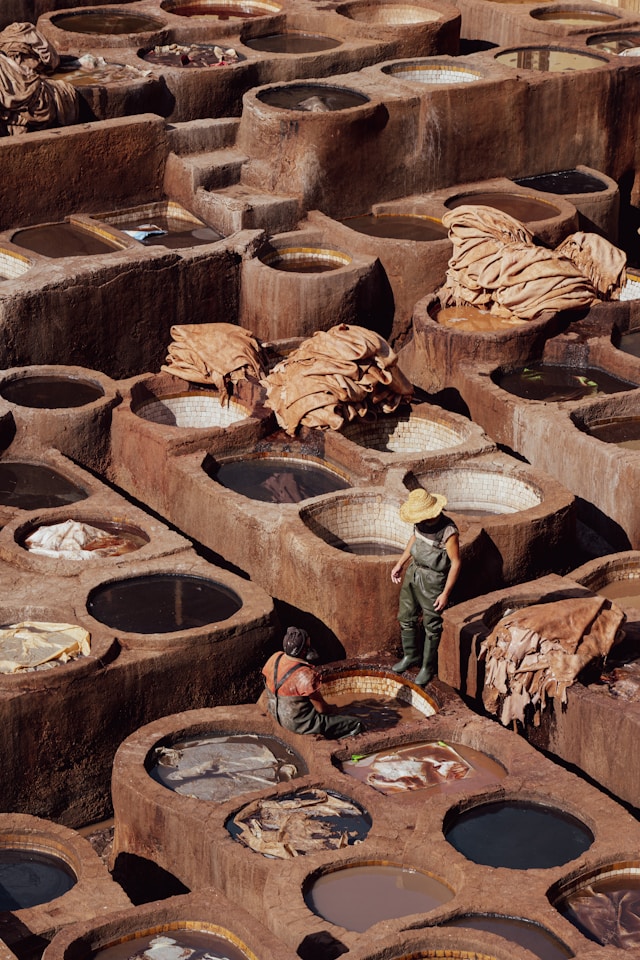 fez leather tanning workers morocco