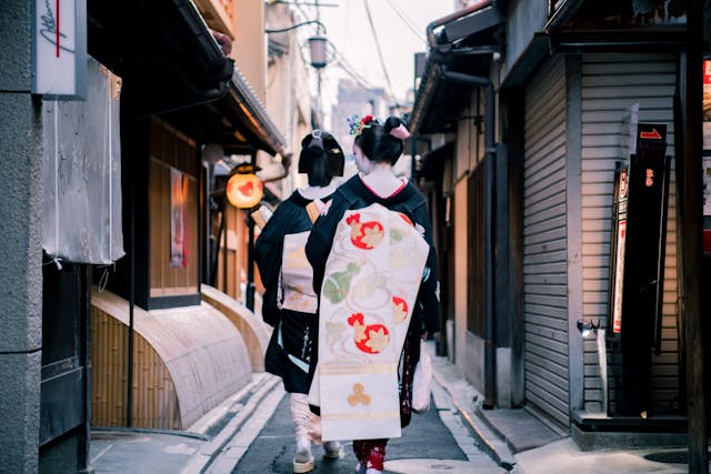 kyoto woman walking street