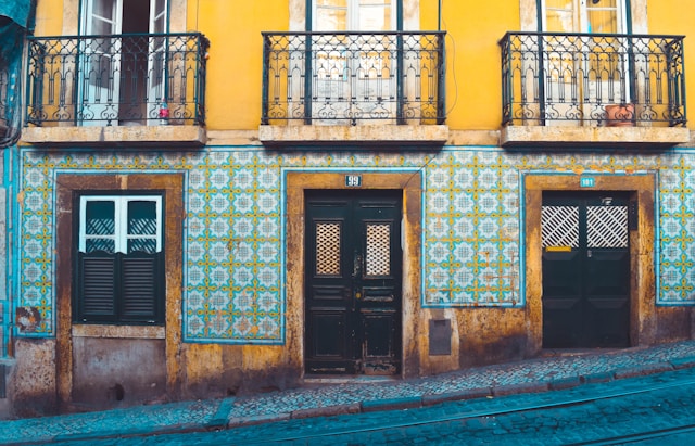 lisbon tiles street