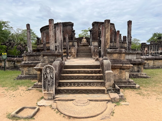 polonnaruwa temples sri lanka