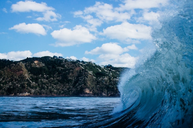 raglan new zealand wave surf mountains