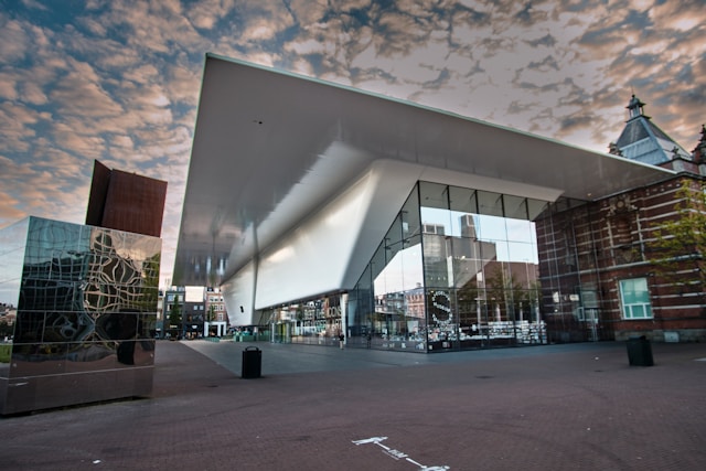 the tedelijk museum amsterdam