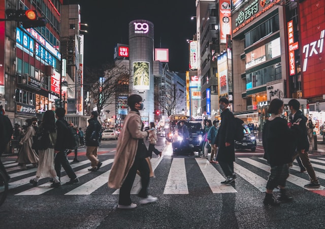 tokyo japan people crossing street