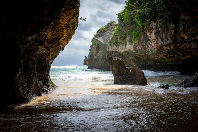 uluwatu bali surf coast